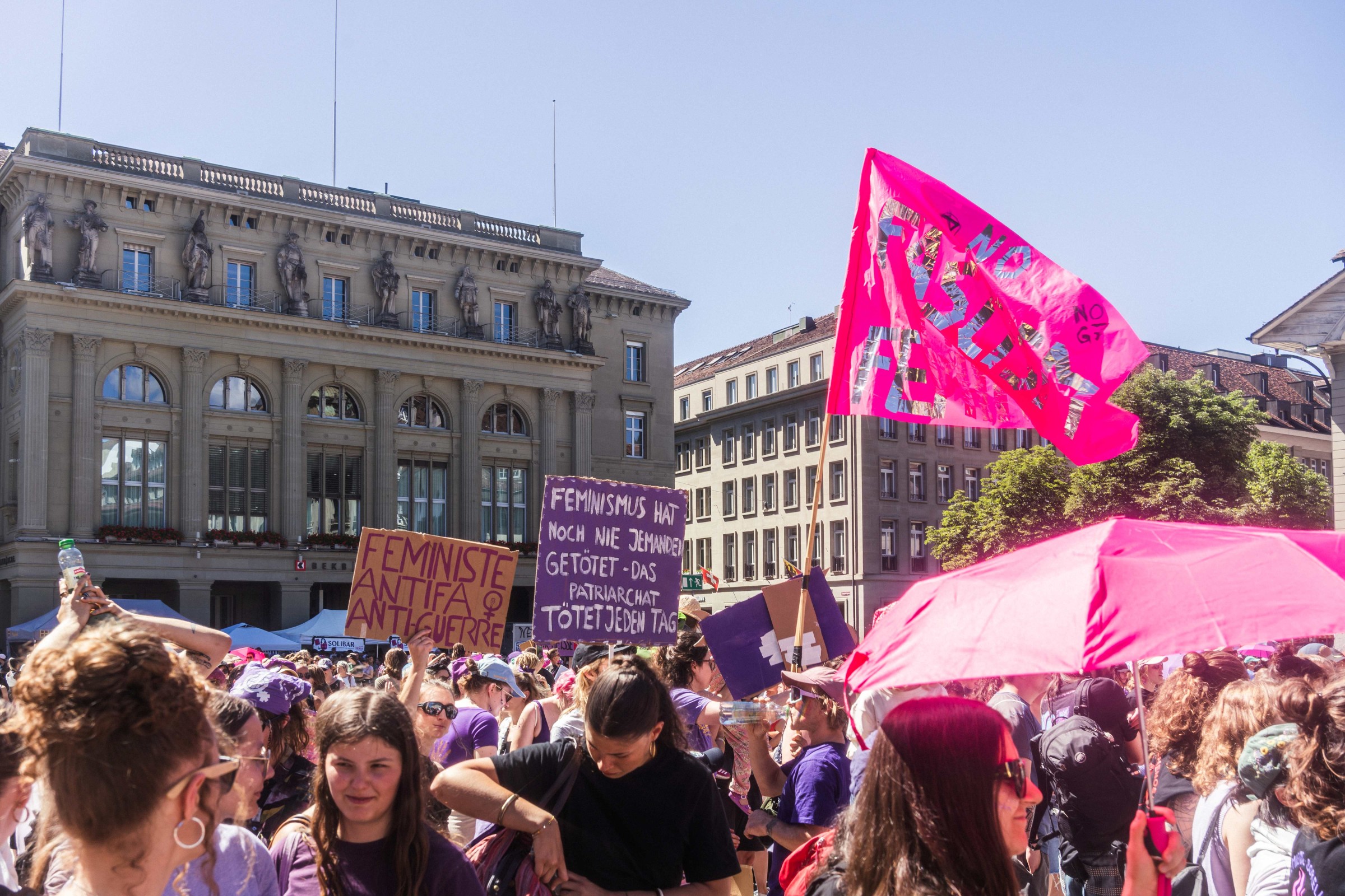 In der Stadt Bern gab es viele dezentrale Aktionen - und ein Zusammentreffen auf dem Bundesplatz.  Bild: Sophie Wagner