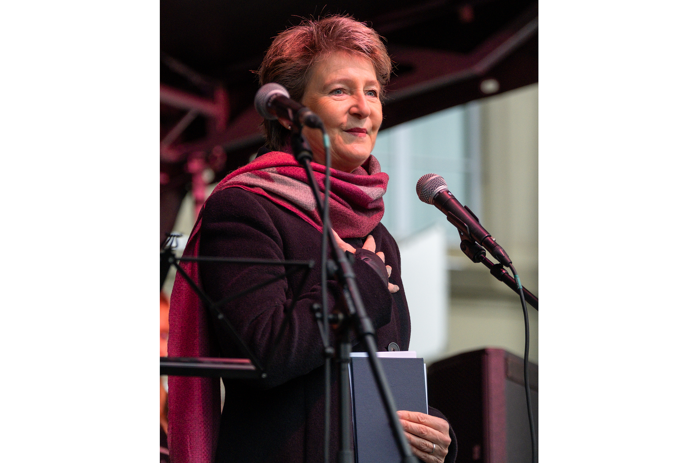 Ex-Bundesrätin Simonetta Sommaruga an der Demo gegen geschlechtsspezifische Gewalt in Bern, 23. November 2024. <span class="source">Foto: Nathalie Jufer</span>