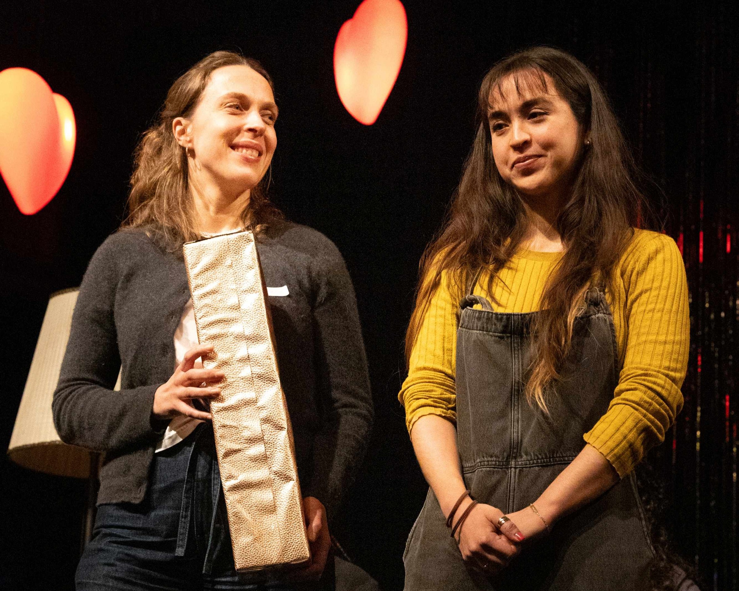 Carla Weymann und Larissa Mina Lee von PWAG. Bild: Livia Walker.