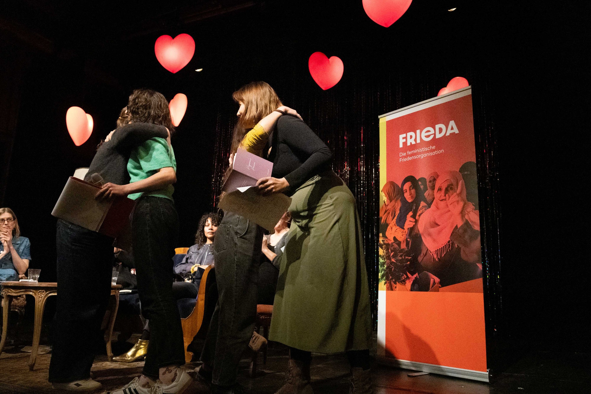 Stabübergabe von Frieda an PWAG. Bild: Livia Walker.