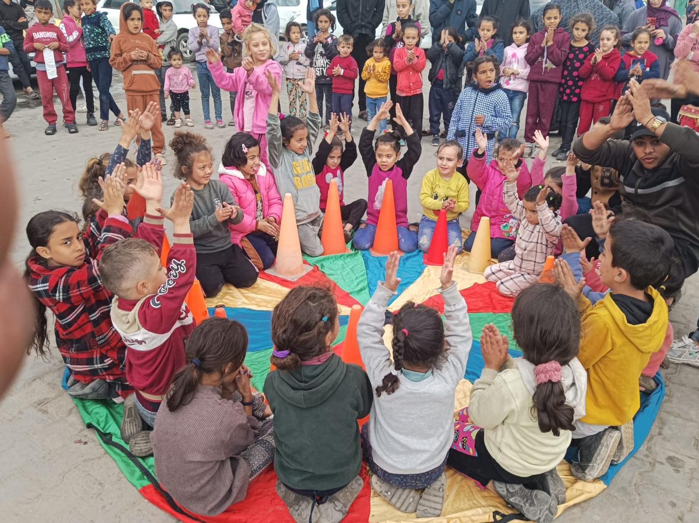 Kinder, die vom Gazakrieg 2024 betroffen sind, finden im Frieda-Nothilfeprojekt einen sicheren Ort, an dem sie seelisch gestärkt und begleitet werden. <span class="source">Foto: PS4L</span>