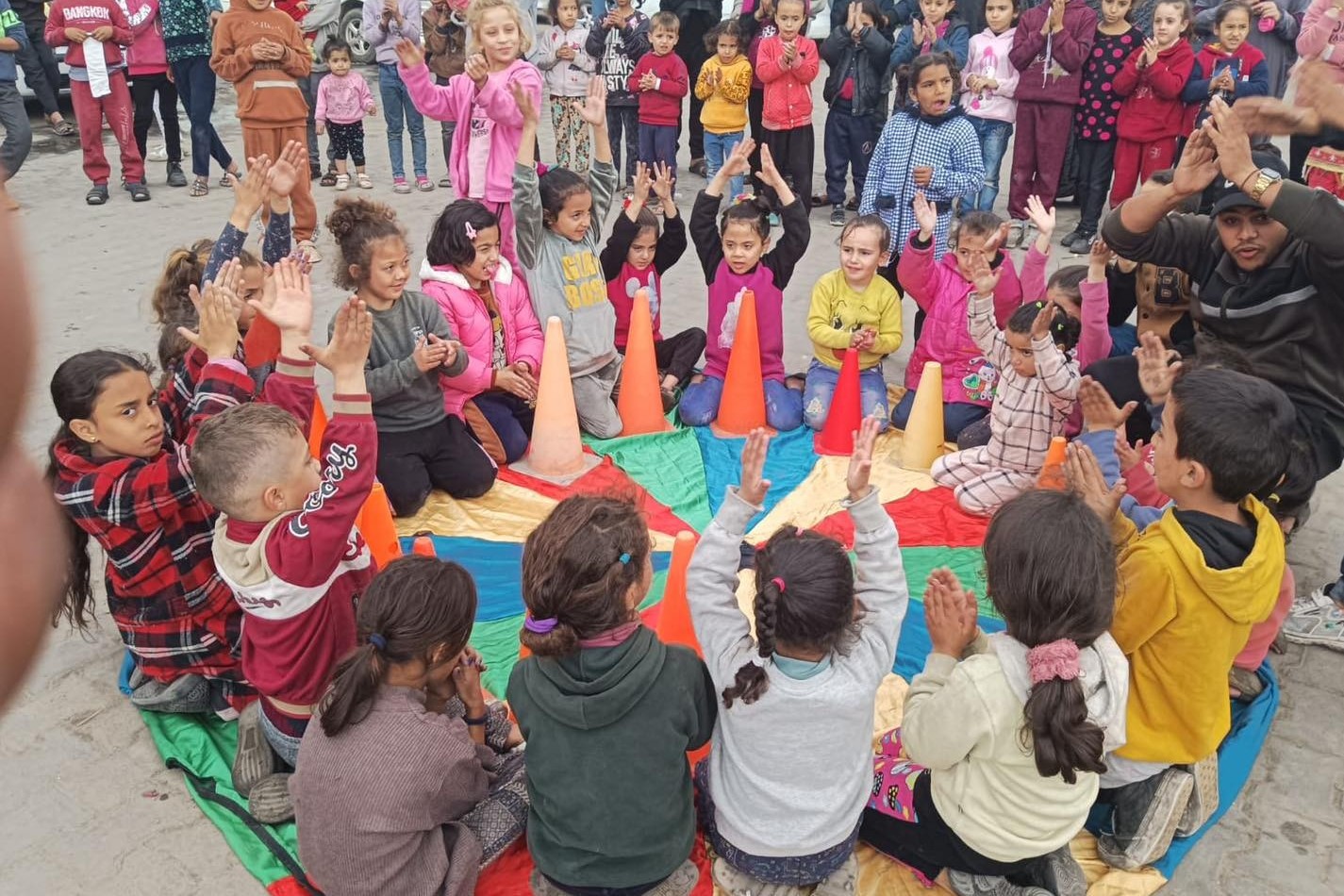 Kinder, die vom Gazakrieg 2024 betroffen sind, finden im Frieda-Nothilfeprojekt einen sicheren Ort, an dem sie seelisch gestärkt und begleitet werden. <span class="source">Foto: PS4L</span>