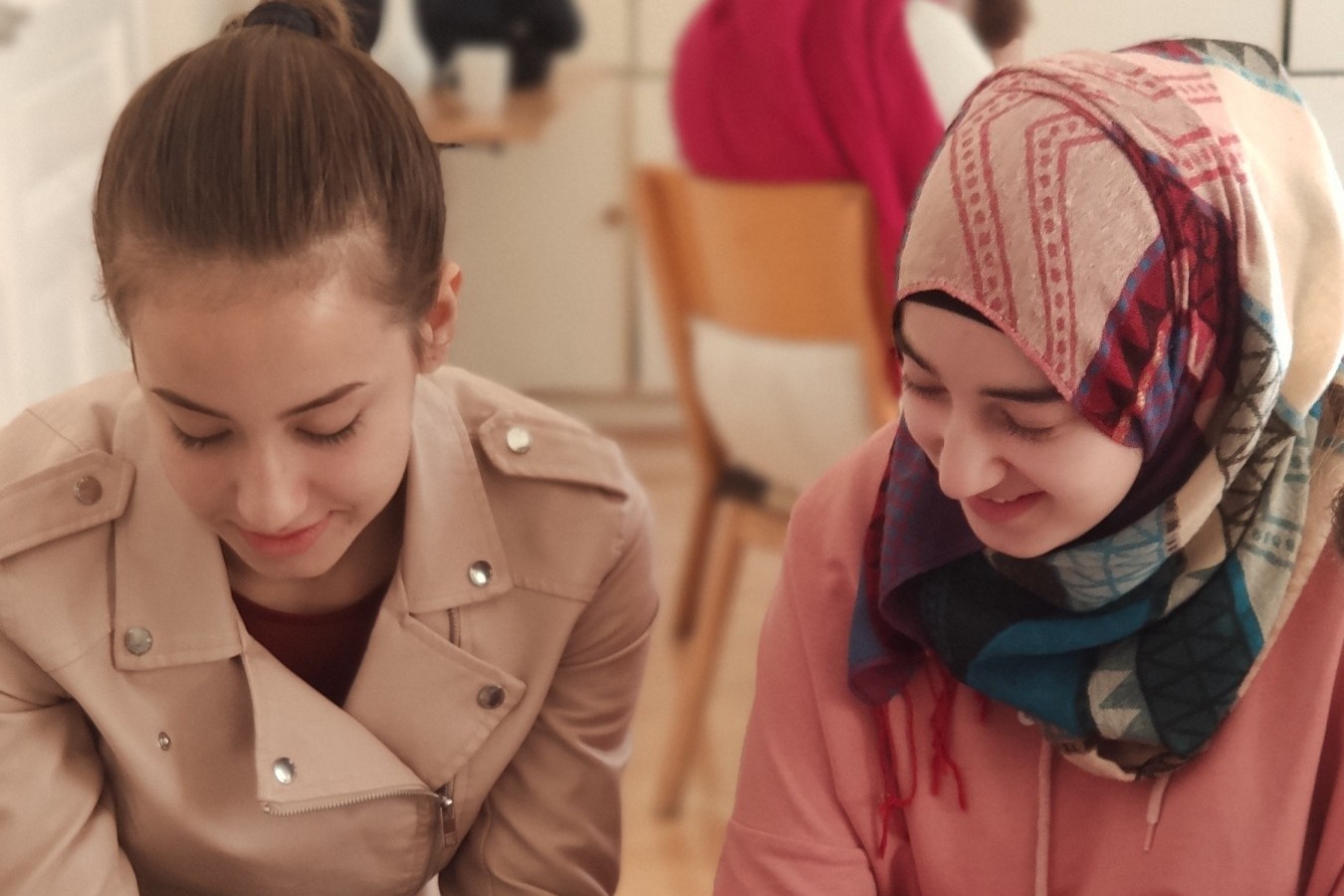 Frauen von Amica Educa bei einem Workshop zur Selbstermächtigung.