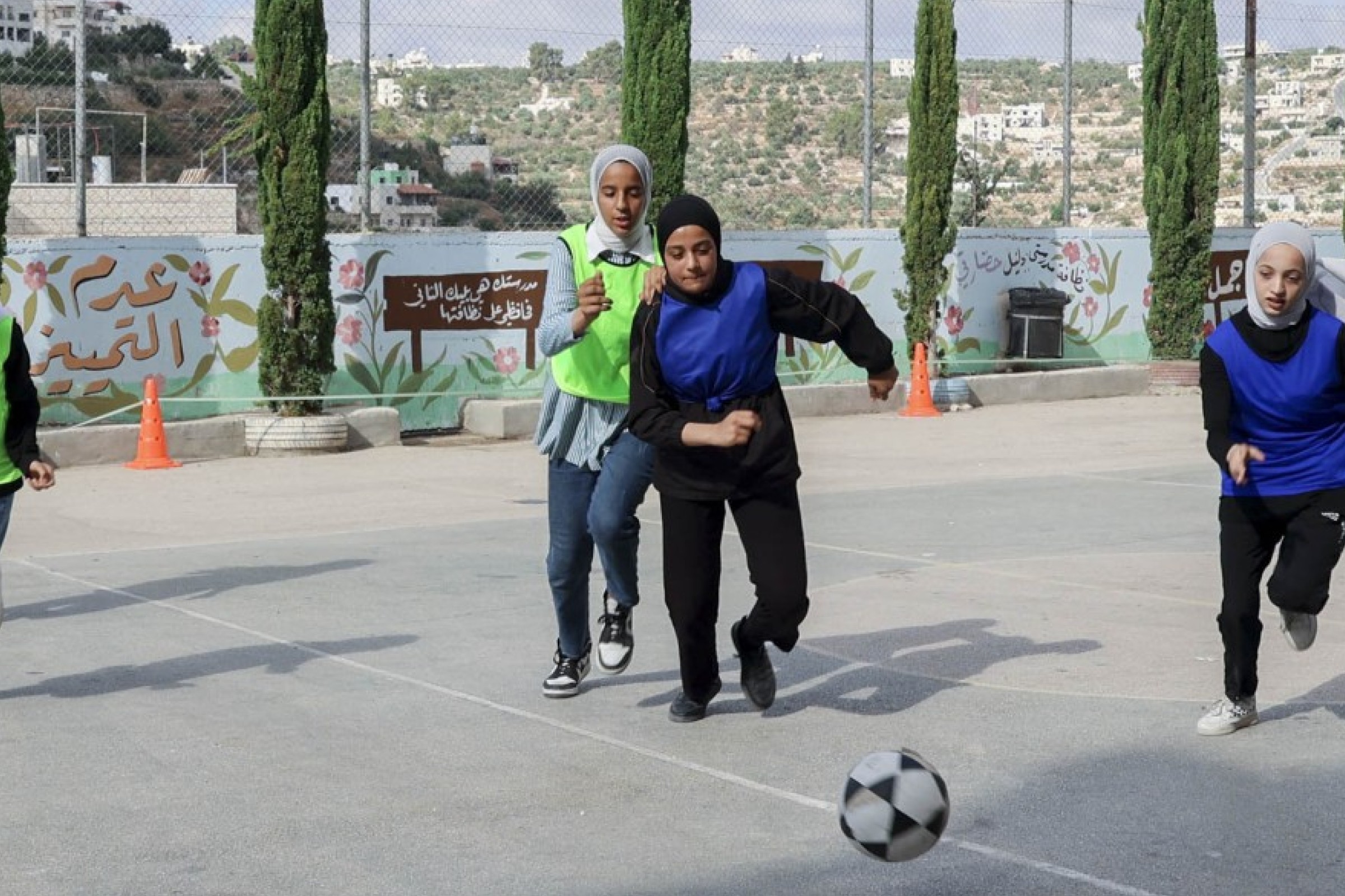 Mädchen spielen Fussball in Palästina.