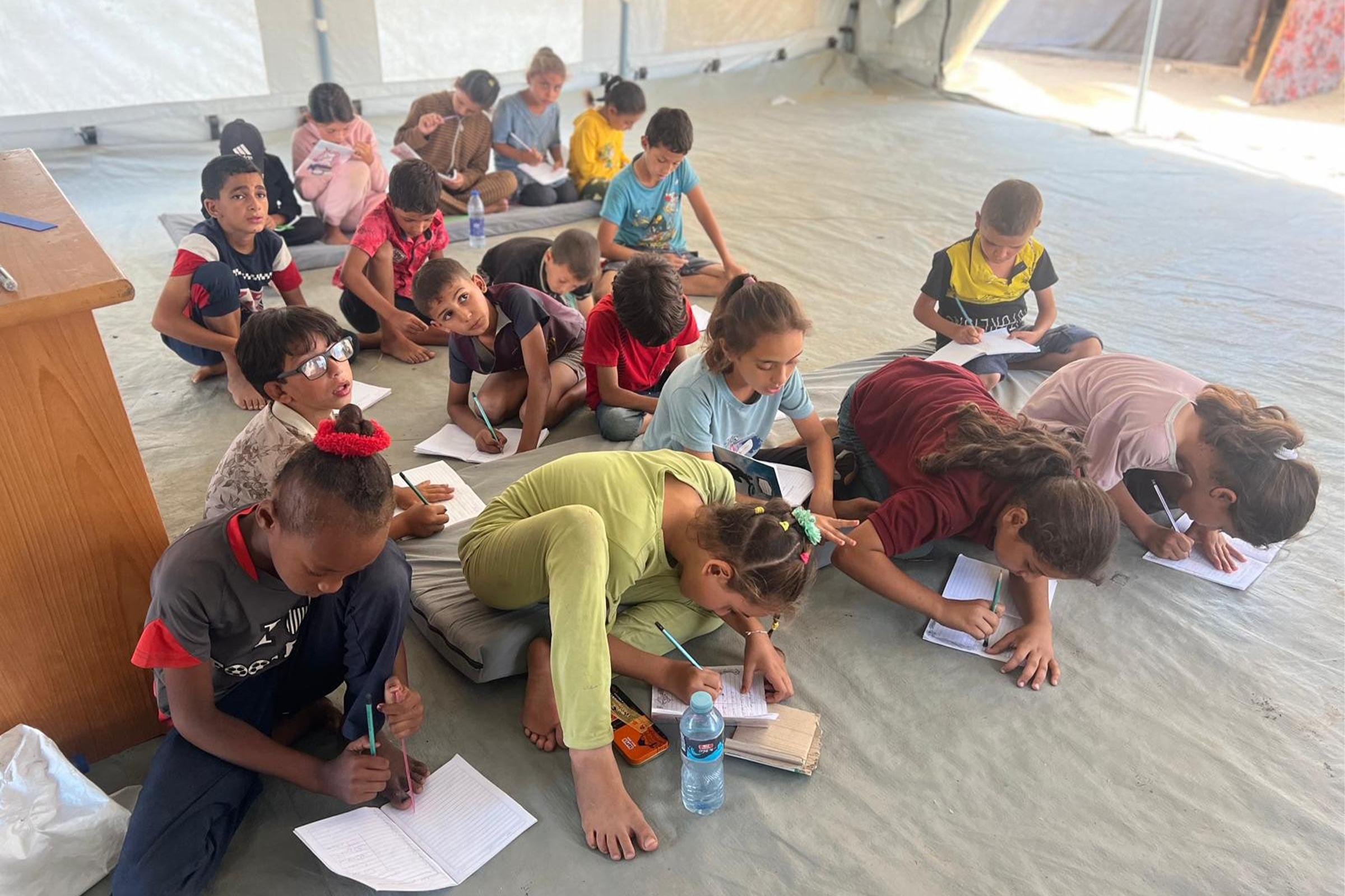 Im Rahmen der Nothilfe erhalten Primarschüler*innen Arabisch-, Englisch- und Mathematikunterricht. <span class="source">Foto: PS4L</span>